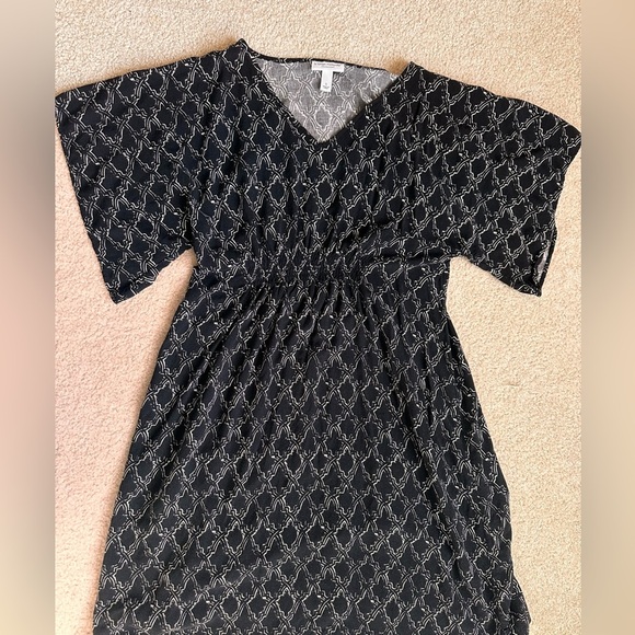Liz Lange Dresses & Skirts - Liz Lange Black and White Patterned Maternity Dress